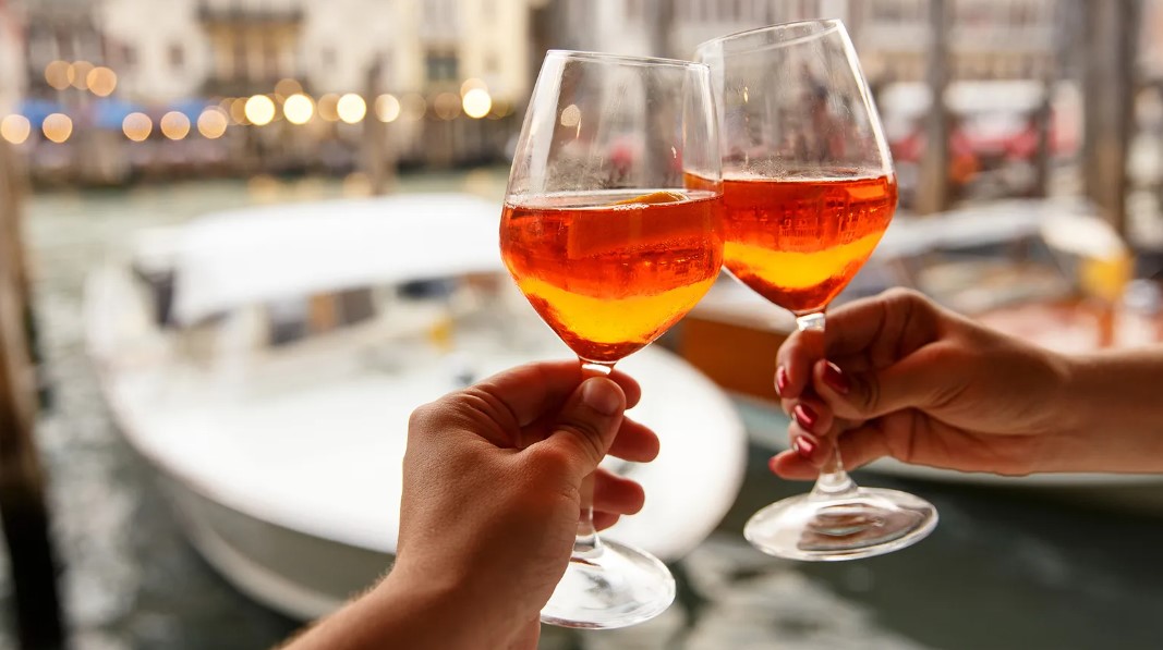 What makes Aperol Spritz the perfect summer cocktail
