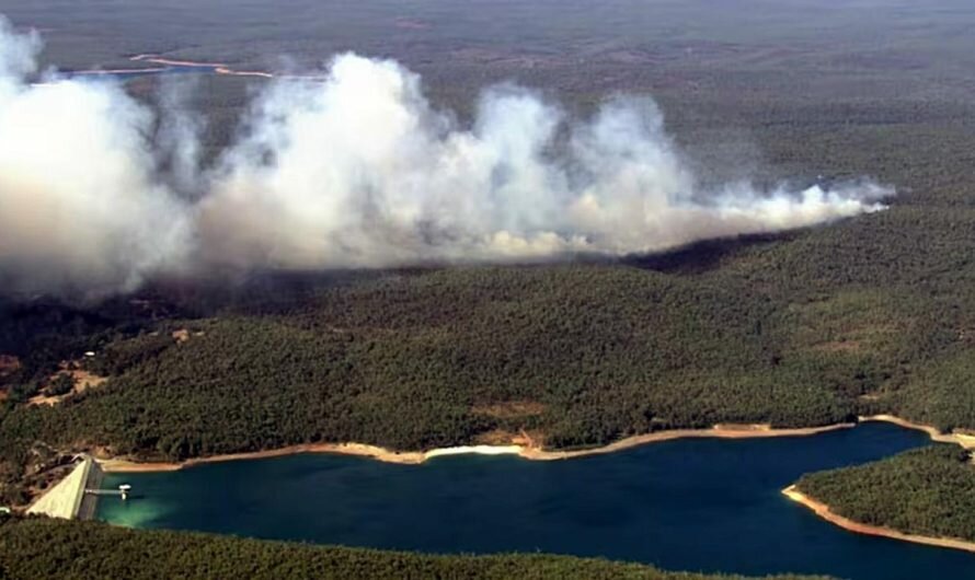 Perth, WA bushfires: Residents urged to behave instantly amid emergency warnings