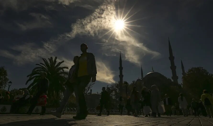 How you can view the photo voltaic eclipse with out glasses?