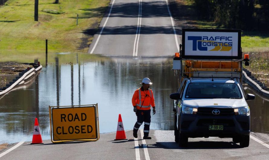 Climate NSW, Qld: Rain eases in Sydney however river ranges rise prompting flood warnings