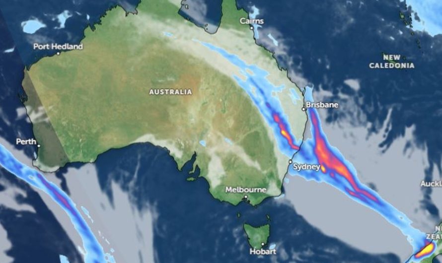 Climate Australia: 5000km rain band blasts east coast, flood warnings